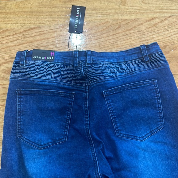 Fashion Nova Jeans - Picture 6 of 8